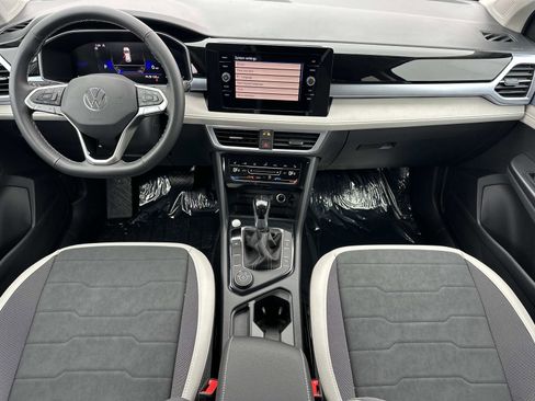 New 2026 Volkswagen Taos SE image 13