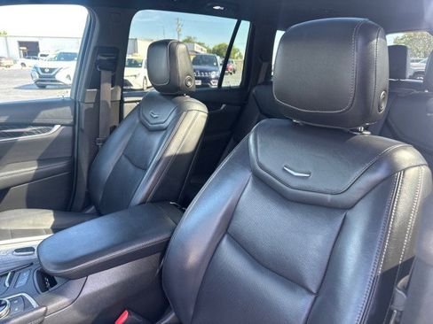 Used 2022 Cadillac XT6 Premium Luxury image 10