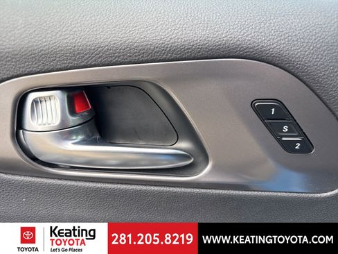 Used 2026 Chrysler Pacifica Select image 10