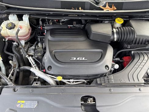 Used 2017 Chrysler Pacifica Touring-L image 13