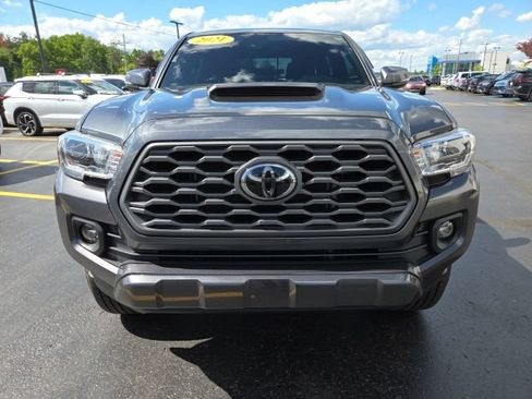 Used 2021 Toyota Tacoma TRD Sport w/ Technology Package AWD/4WD image 2