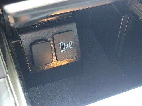 Used 2023 Ford Explorer XLT RWD image 35