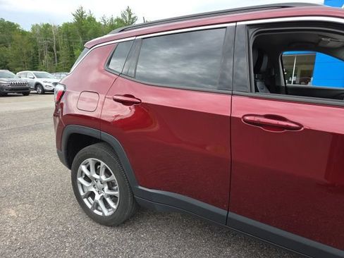 Used 2022 Jeep Compass Latitude AWD/4WD image 28