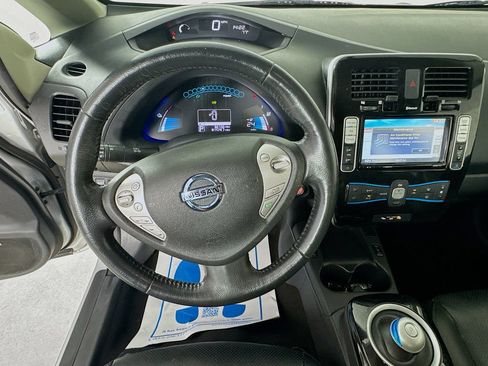 Used 2014 Nissan Leaf SL w/ Premium Package FWD image 13
