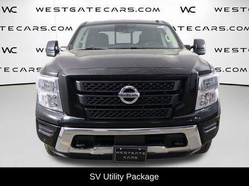 Used 2021 Nissan Titan SV w/ SV Convenience Package image 2