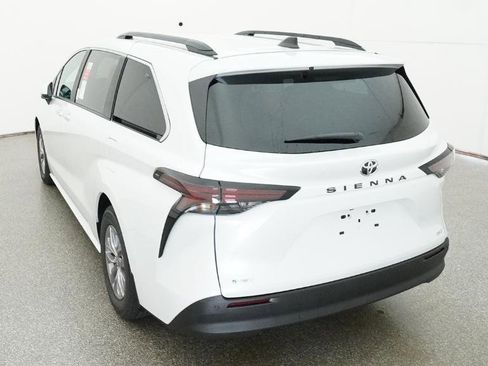 New 2026 Toyota Sienna XLE FWD image 10