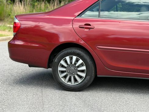 Used 2005 Toyota Camry LE FWD image 8