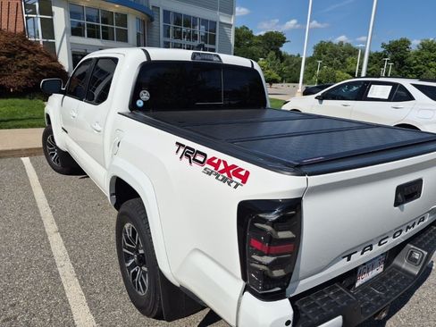 Used 2023 Toyota Tacoma TRD Sport w/ Technology Package AWD/4WD image 3