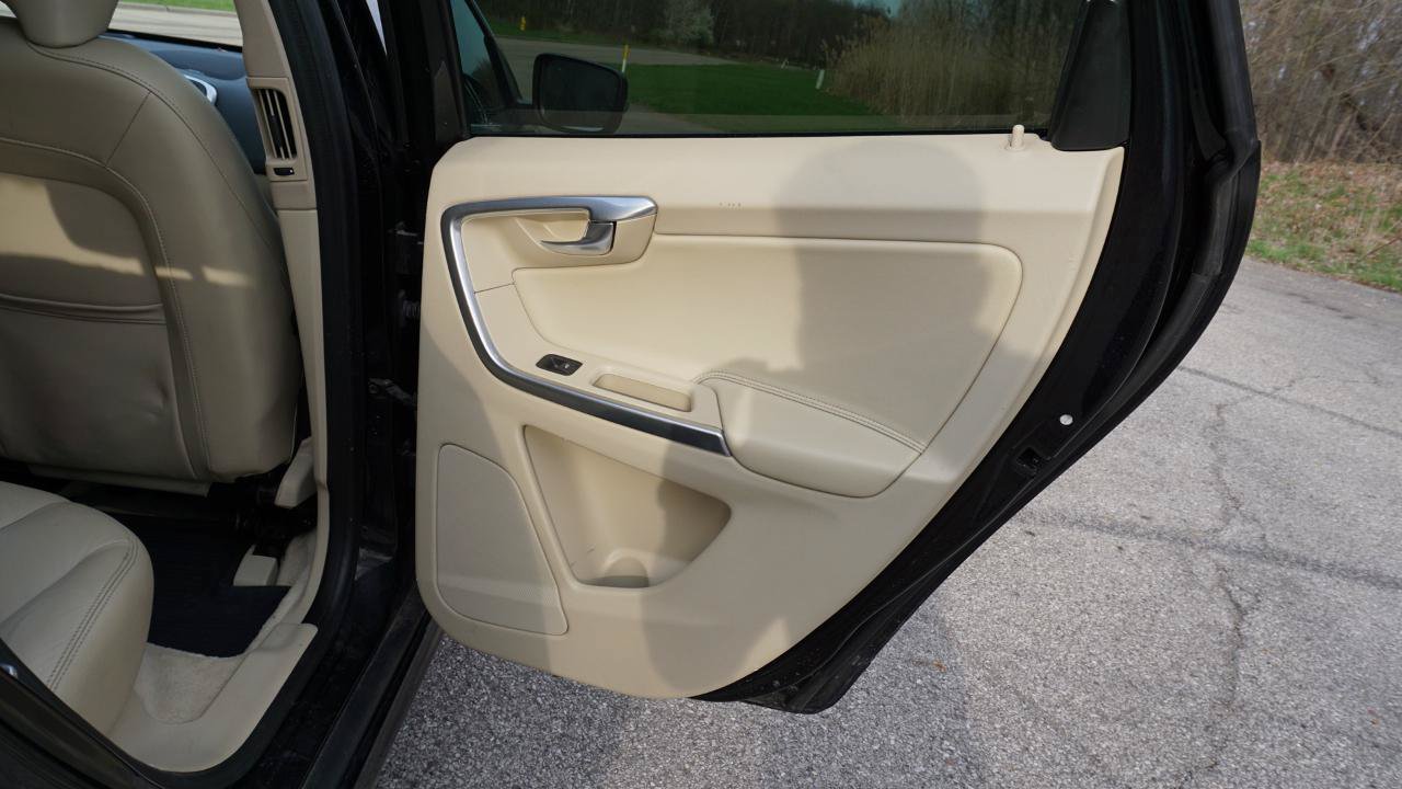Used 2015 Volvo XC60 T5 Platinum AWD/4WD image 26