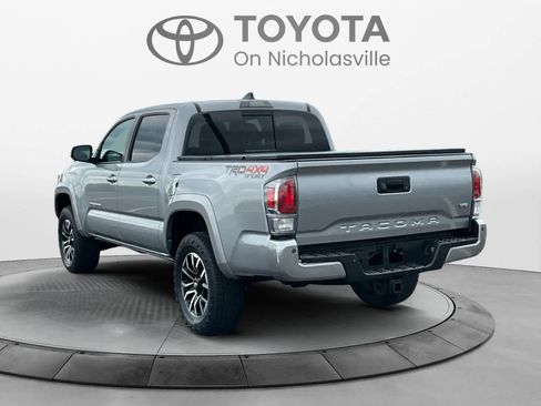 Used 2021 Toyota Tacoma TRD Sport w/ Technology Package AWD/4WD image 4