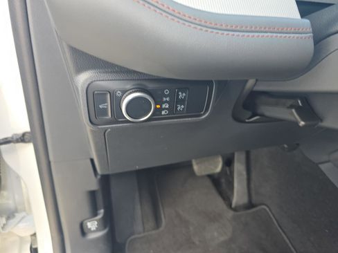 Used 2025 Ford Explorer Active AWD/4WD image 25