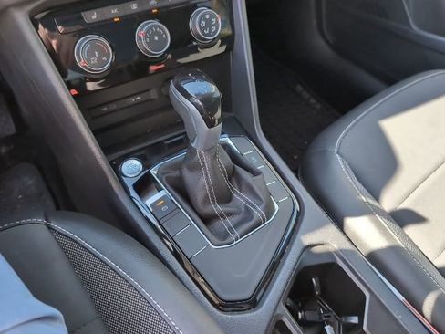 Used 2023 Volkswagen Taos SE w/ Panoramic Sunroof Package image 19