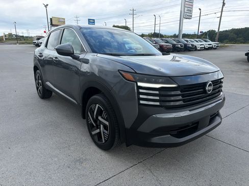 Used 2025 Nissan Kicks SV FWD image 4