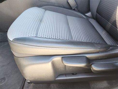 Certified 2024 Chevrolet Trax LT w/ Sunroof Package image 24