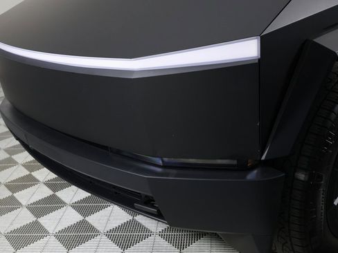 Used 2025 Tesla Cybertruck AWD Crew Cab image 43