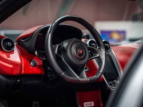 Used 2018 McLaren 570S Spider image 44