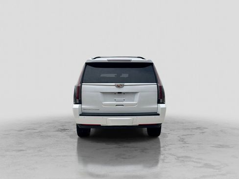 Used 2018 Cadillac Escalade ESV Premium Luxury AWD/4WD image 7