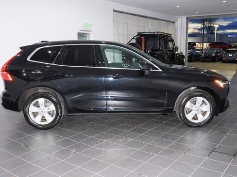 Used 2022 Volvo XC60 B5 Momentum image 6