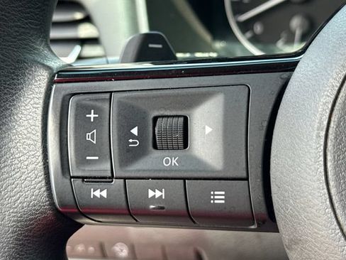 Used 2023 Nissan Rogue SV FWD image 24