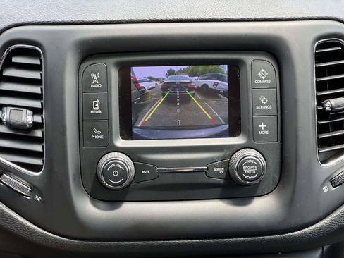 Used 2018 Jeep Compass Latitude AWD/4WD image 16