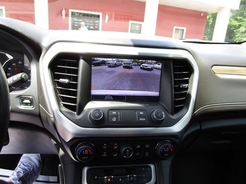 Used 2023 GMC Acadia SLE w/ Driver Convenience Package FWD image 16