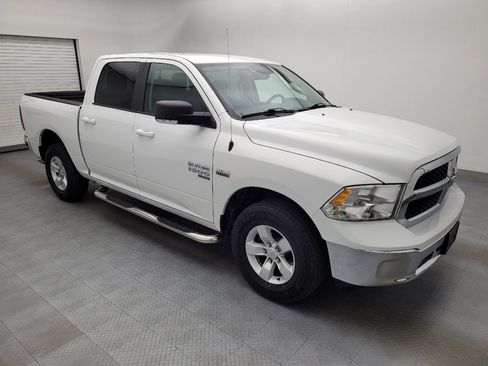 Used 2019 RAM 1500 Classic SLT w/ Luxury Group image 11