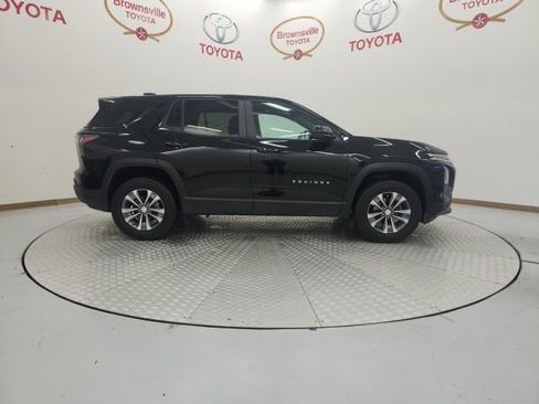 Used 2025 Chevrolet Equinox LT image 3