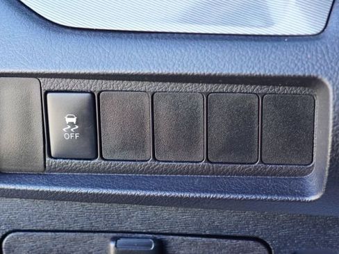 Used 2018 Toyota Sienna SE image 16