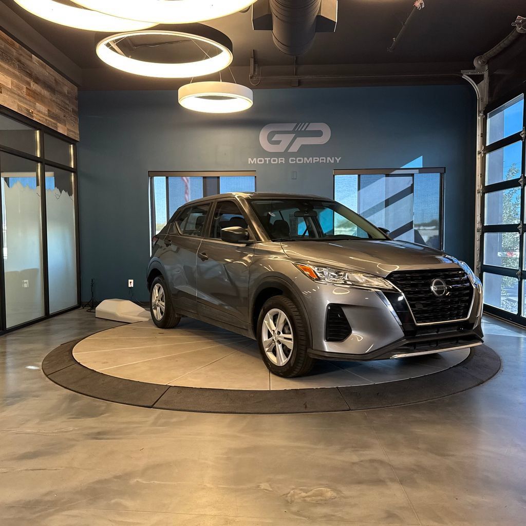 Used 2021 Nissan Kicks S FWD image 1