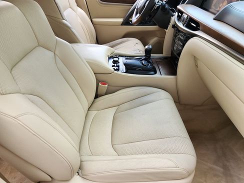 Used 2017 Lexus LX 570 4WD w/ Luxury Package image 14