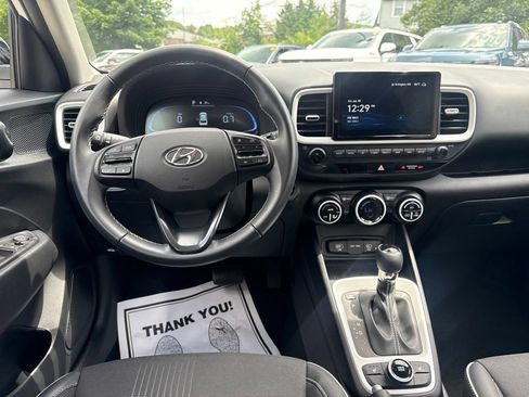 Certified 2024 Hyundai Venue Limited FWD image 23