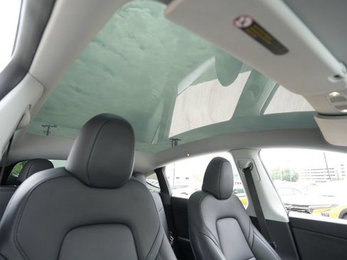 Used 2023 Tesla Model Y AWD image 32