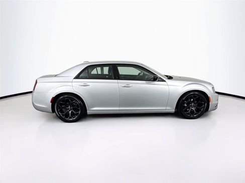 Used 2019 Chrysler 300 Touring w/ Sport Appearance Package RWD image 9