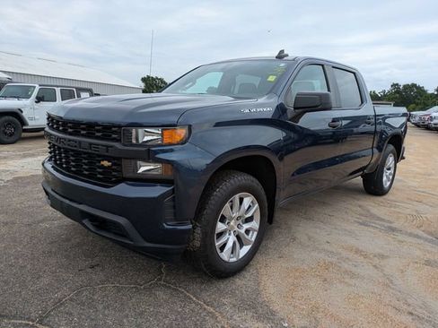 Used 2020 Chevrolet Silverado 1500 Custom w/ Custom Value Package AWD/4WD image 8