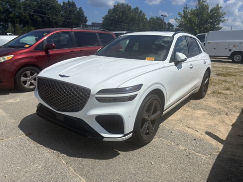 Used 2022 Genesis GV70 2.5T w/ Sport Prestige Package AWD/4WD image 3