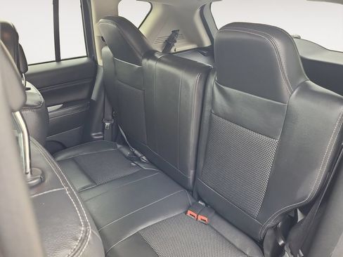 Used 2015 Jeep Compass Latitude FWD image 13