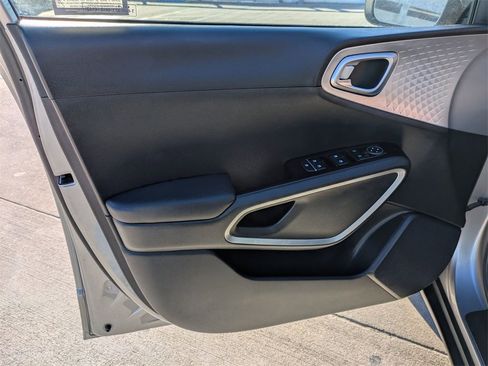 Used 2023 Kia Soul LX w/ Option Group 015 image 11