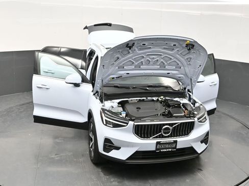 Used 2025 Volvo XC40 B5 Plus AWD/4WD image 38