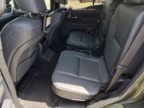 Used 2025 Lexus GX 550 w/ Accessory Package (2T) AWD/4WD image 19