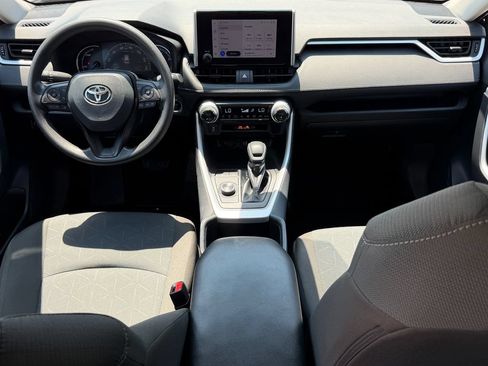 Used 2025 Toyota RAV4 XLE AWD/4WD image 15