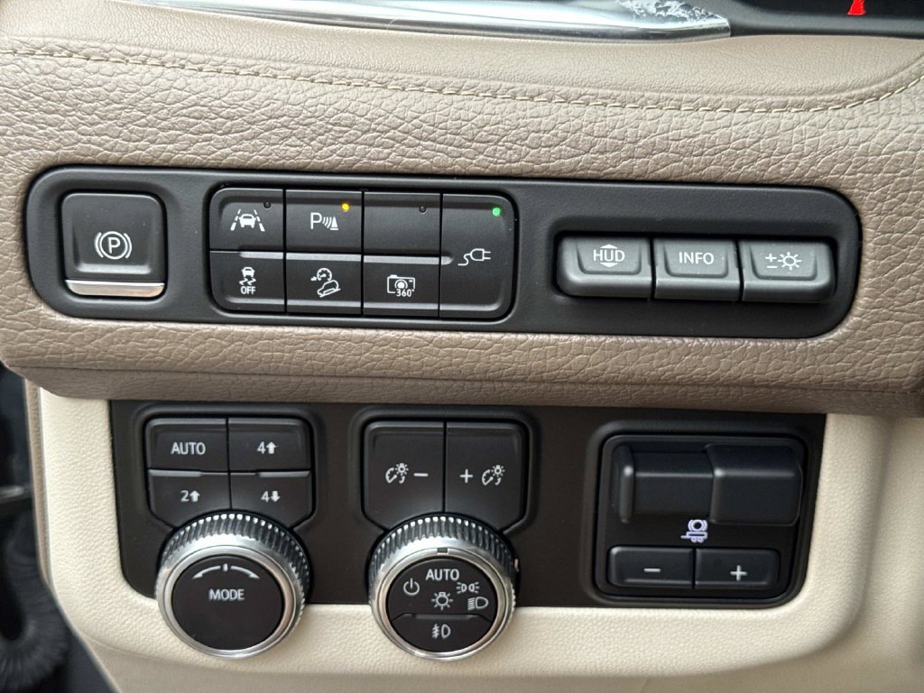 Used 2022 GMC Yukon Denali w/ Denali Premium Package AWD/4WD image 33