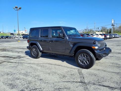 Used 2025 Jeep Wrangler Sport S image 9
