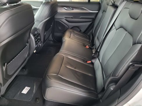 New 2025 Jeep Grand Cherokee Limited w/ Trailer Tow Package AWD/4WD image 4