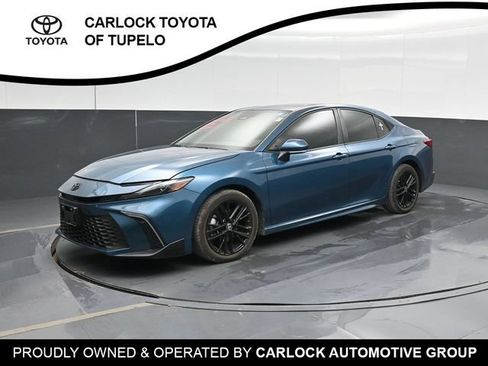 Used 2025 Toyota Camry SE w/ Convenience Package FWD image 9