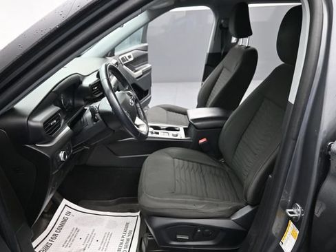 Used 2021 Ford Explorer XLT AWD/4WD image 14
