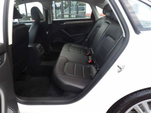 Used 2014 Volkswagen Passat 1.8T SE FWD image 10