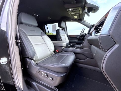 Used 2025 GMC Yukon XL Denali AWD/4WD image 16