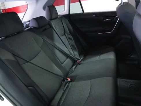 Used 2021 Toyota RAV4 XLE w/ Convenience Package FWD image 10