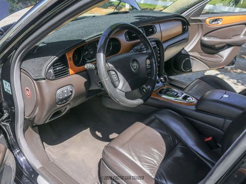 Used 2006 Jaguar XJ Vanden Plas Super V8 Portfolio RWD image 22