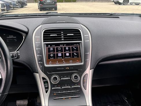 Used 2019 Lincoln Nautilus Premier AWD/4WD image 19